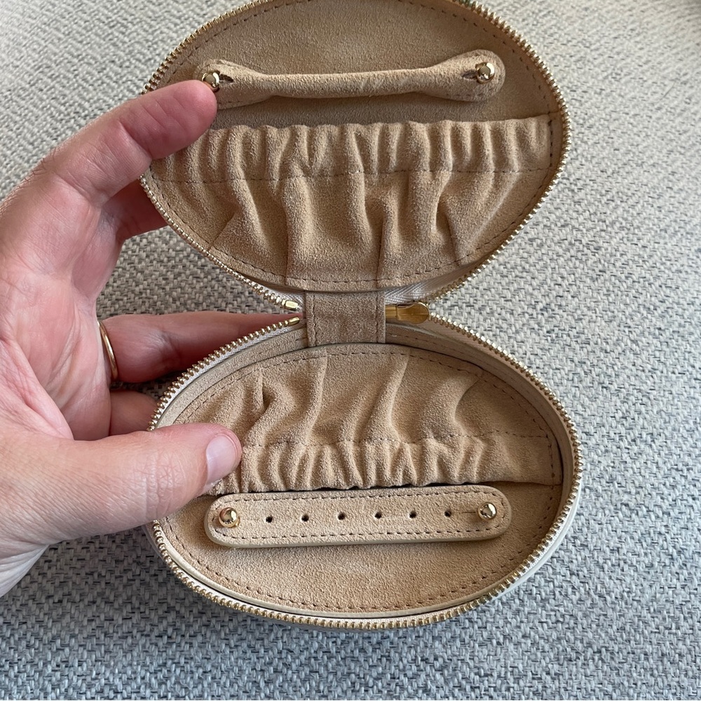 Cuyana Pebbled Leather Oval Jewelry Case in Light Beige with Gold Accent - Picture 5 of 7